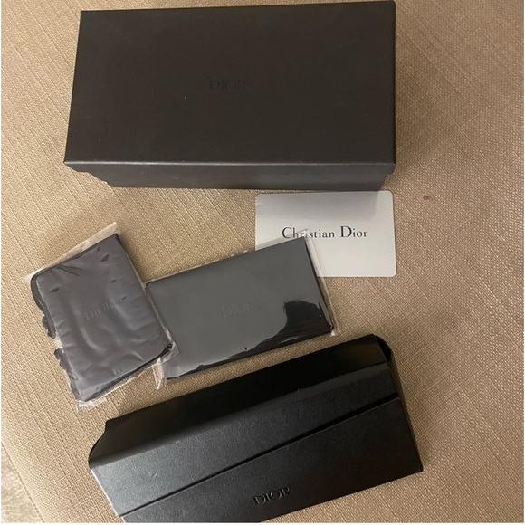 Unisex Dior sunglasses - NWT - Picture 4 of 4
